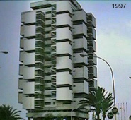 1969 erbaut, in 1994 ausgebrannt, verweist,von Hausbesetzern eingenommen, ab Nov. 2001 Beginn Neugestaltung.